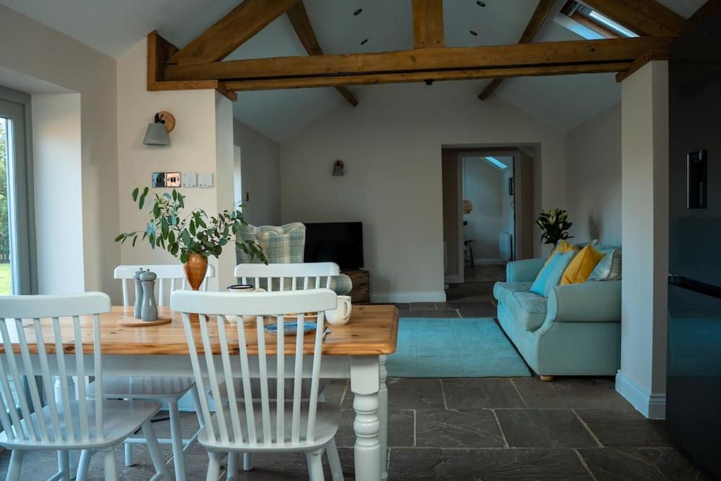 The Stables, Converted Barn Outside York Exterior foto